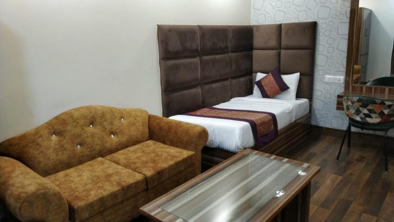 Hotel Singh Continetal Δελχί Εξωτερικό φωτογραφία