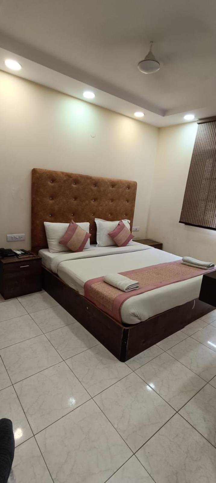 Hotel Singh Continetal Δελχί Εξωτερικό φωτογραφία